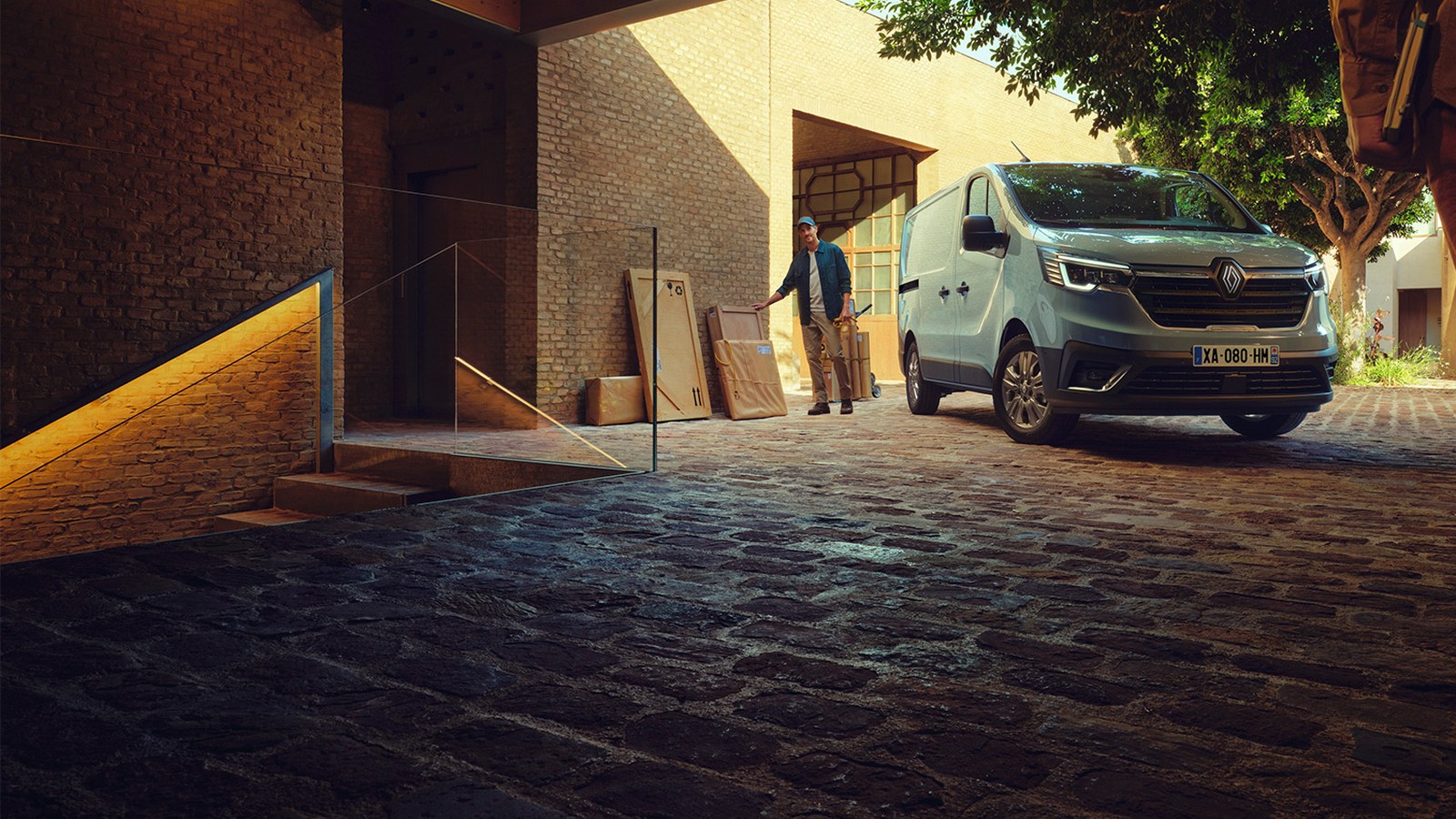 Renault Trafic van in a courtyard delivery scene